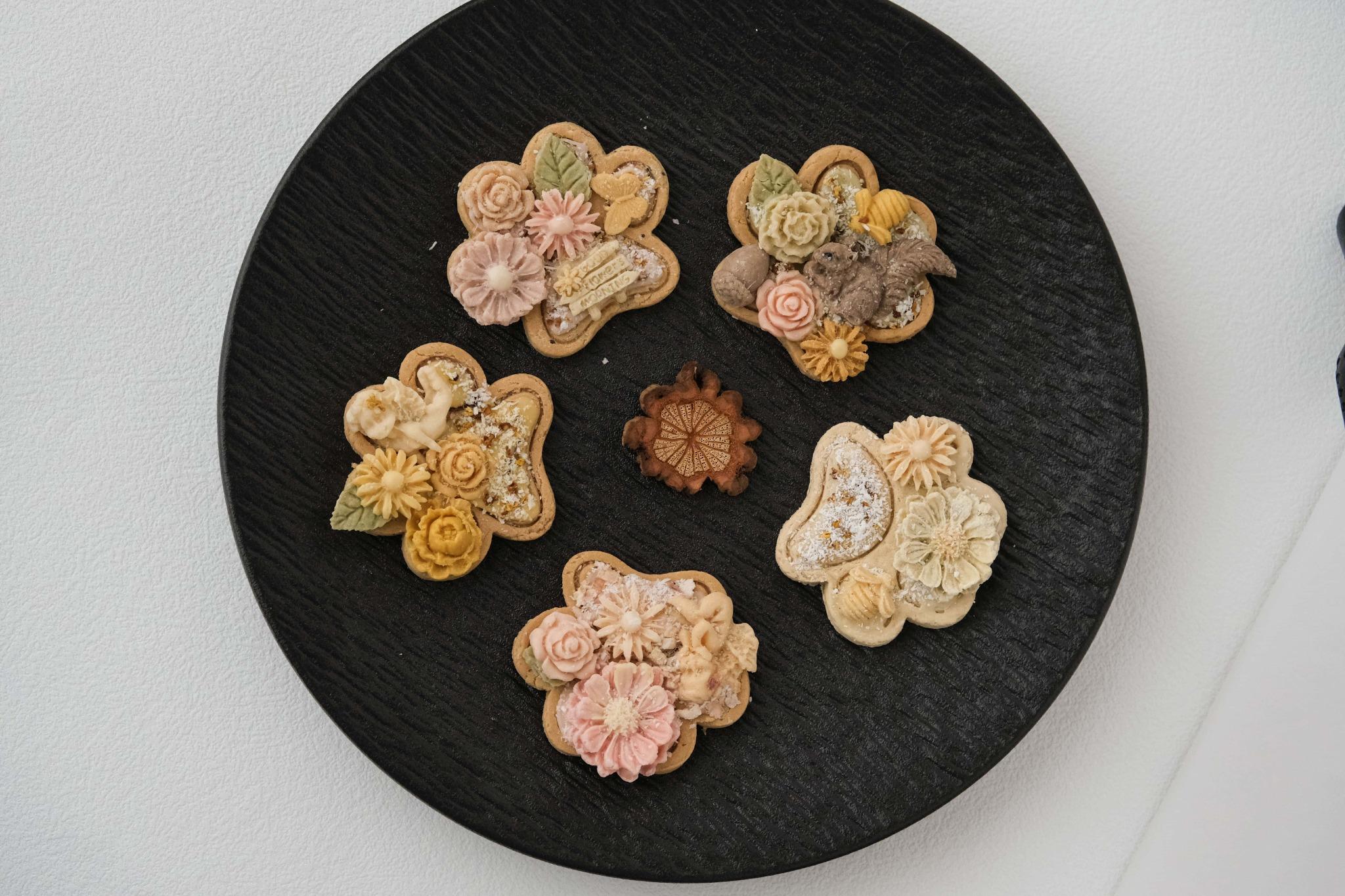 Mini Paw Print Glazed Biscuit